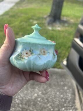 Green/White Glossy Ceramic Floral Lidded Trinket Jar, Flowers Theme